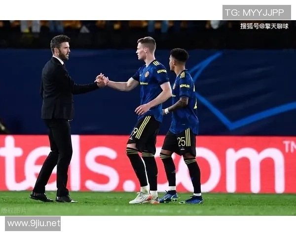 篮网与小牛队激战正酣球星对决引发球迷热议与期待